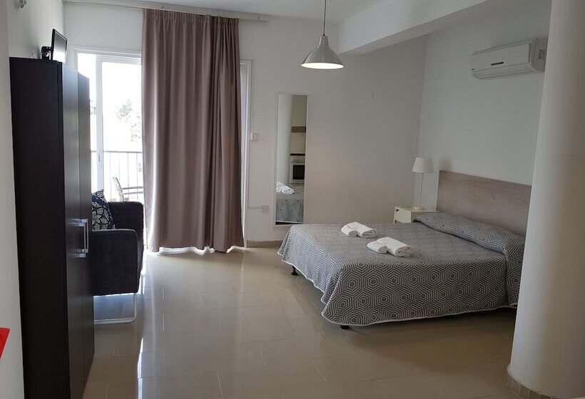 إستديو قياسى مزود بشرفة, Valentinos Apartments