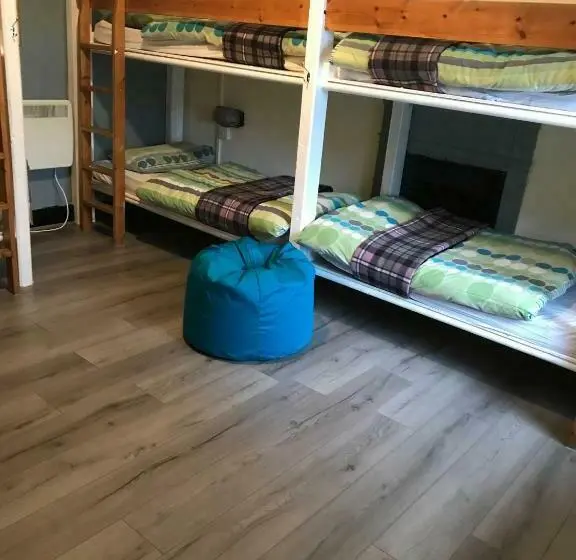 ルームシェアのワンベッド, The Vagabond Bunkhouse