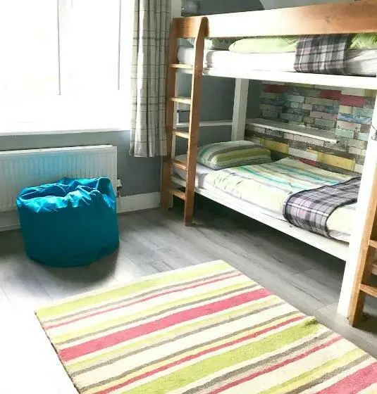 ルームシェアのワンベッド, The Vagabond Bunkhouse
