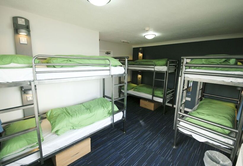 سرير فى غرفة مشتركة مزودة بحمام مشترك, Hostel Yha Poppit Sands