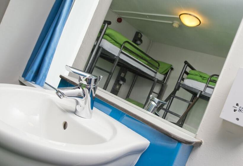 Кровать в Многоместном Номере с Общей Ванной, Hostel Yha Poppit Sands