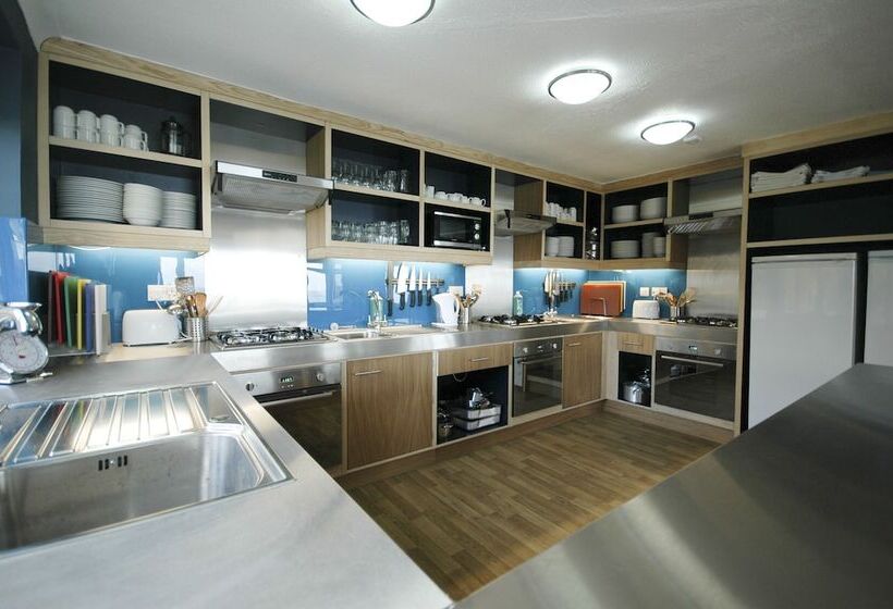 سرير فى غرفة مشتركة مزودة بحمام مشترك, Hostel Yha Poppit Sands