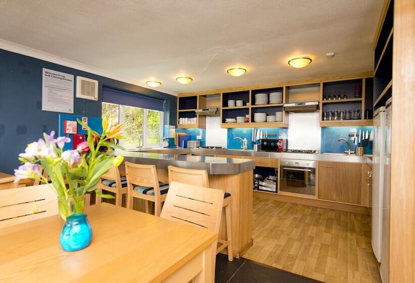 سرير فى غرفة مشتركة مزودة بحمام مشترك, Hostel Yha Poppit Sands