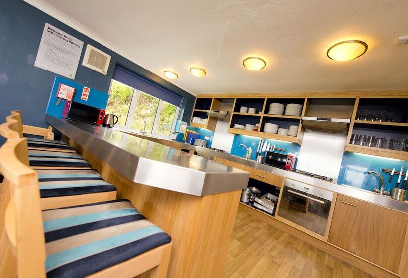 سرير فى غرفة مشتركة مزودة بحمام مشترك, Hostel Yha Poppit Sands