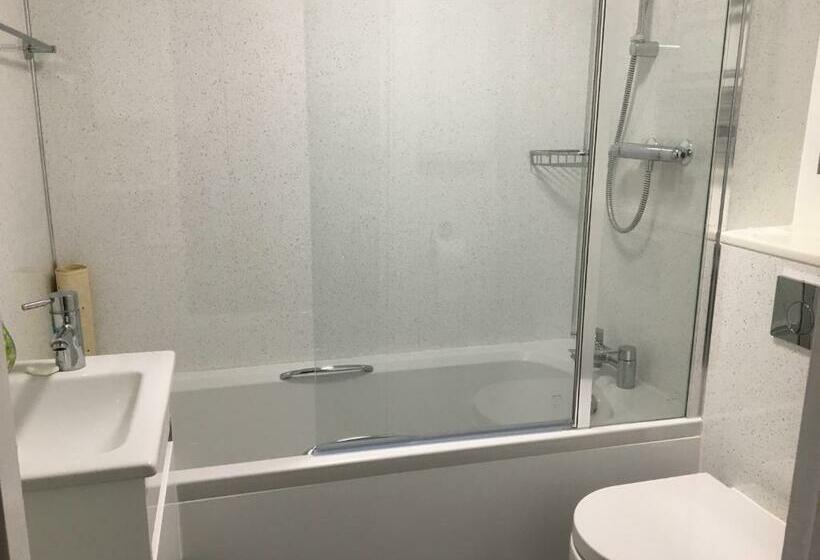 חדר משפחתי, Avon Guesthouse