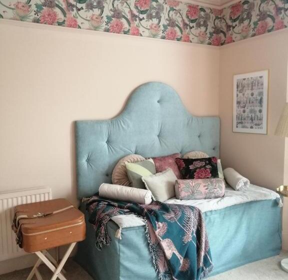 Семейный Номер, Avon Guesthouse