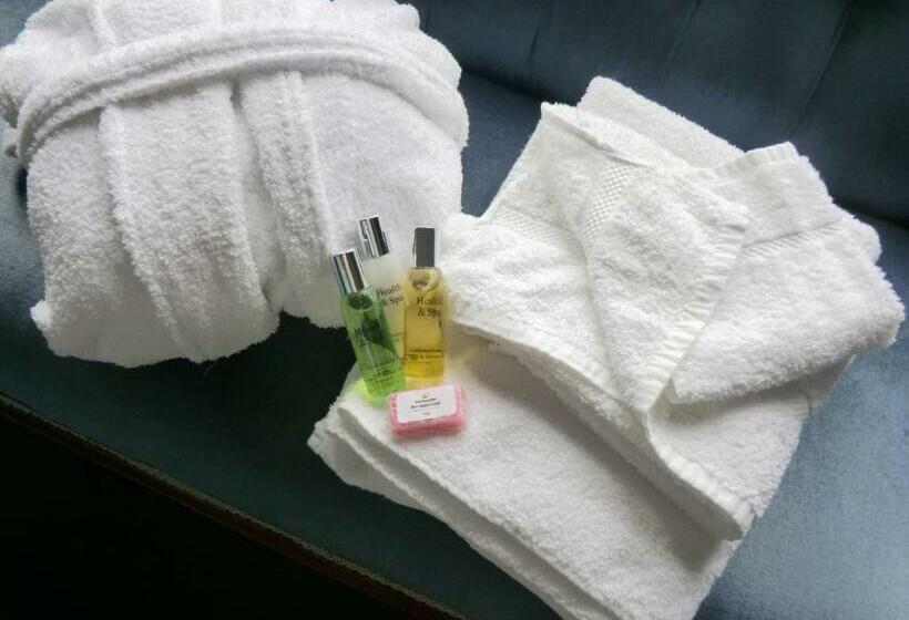 غرفة قياسية, Camfield House