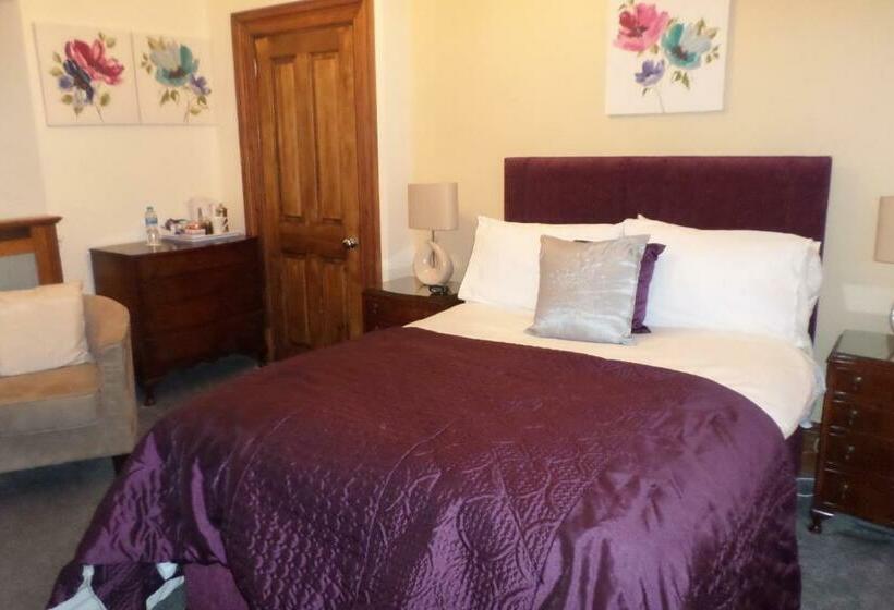 غرفة قياسية, Camfield House