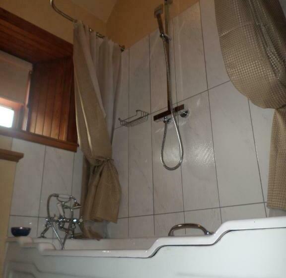 غرفة قياسية, Camfield House