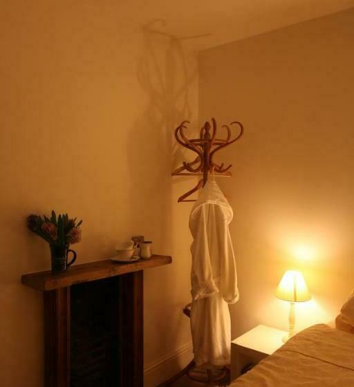 חדר סטנדרט, Moon In The Apple Tree