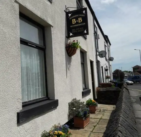 バス共有のスタンダードルーム, Overnight Stays Stockport
