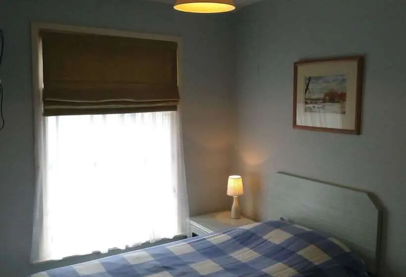 バスルーム共有のシングルスタンダード, Overnight Stays Stockport