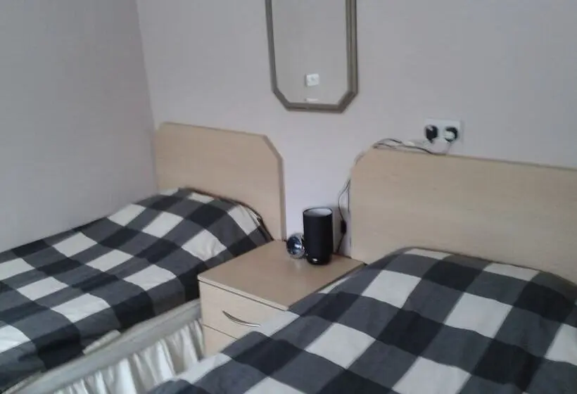 バスルーム共有のシングルスタンダード, Overnight Stays Stockport