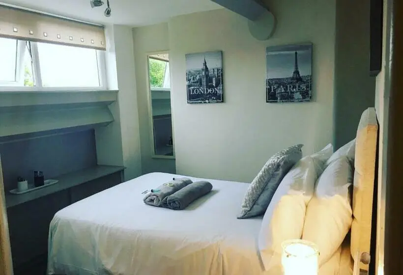 スタンダードルーム, St Andrews House