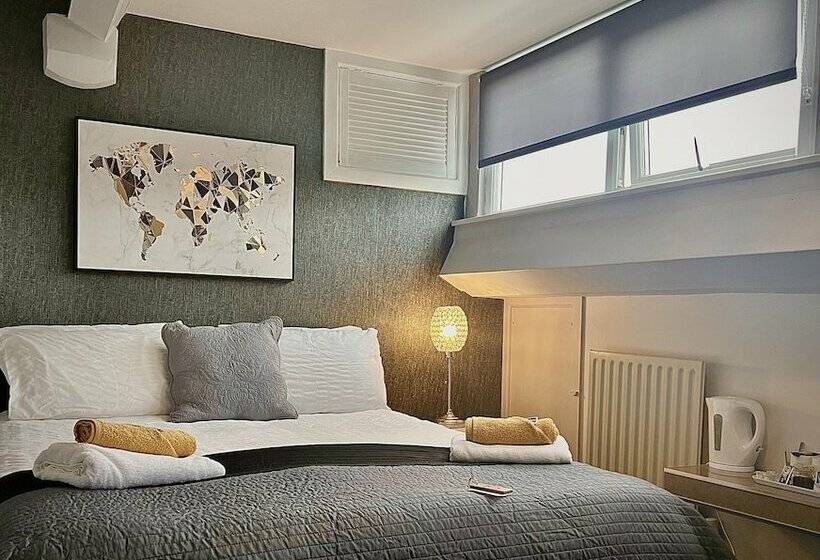 スタンダードルーム, St Andrews House