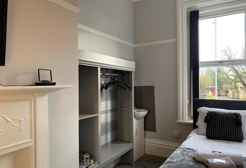 חדר סטנדרד יחיד חדר אמבטיה משותף, St Andrews House