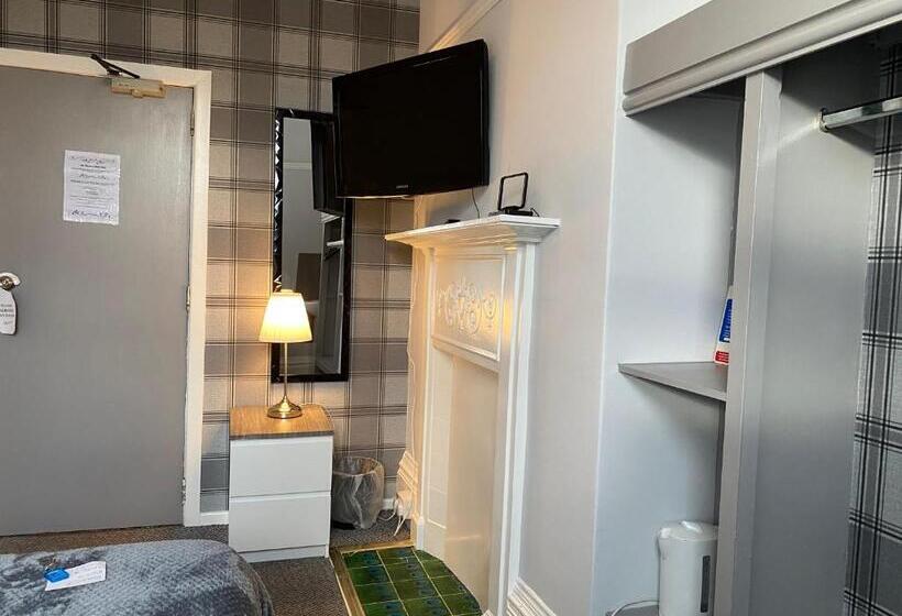 חדר סטנדרד יחיד חדר אמבטיה משותף, St Andrews House