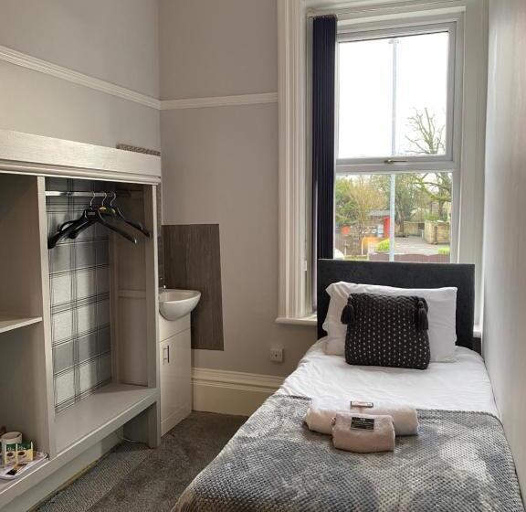 חדר סטנדרד יחיד חדר אמבטיה משותף, St Andrews House