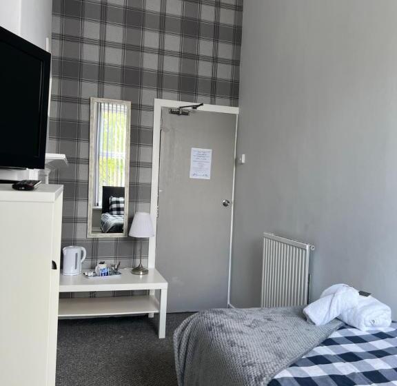 חדר סטנדרד יחיד חדר אמבטיה משותף, St Andrews House