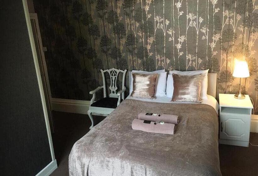 חדר משפחתי, St Andrews House