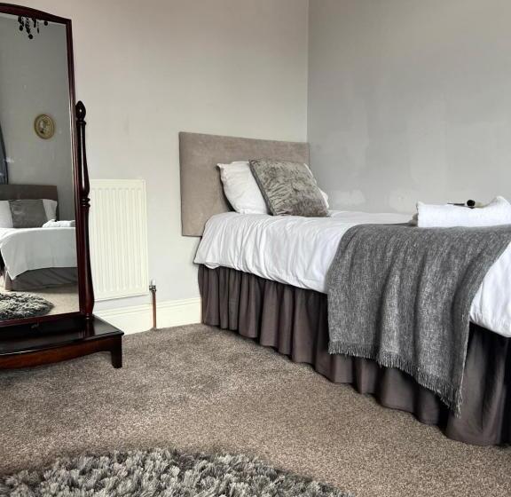 חדר משפחתי דלוקס, St Andrews House