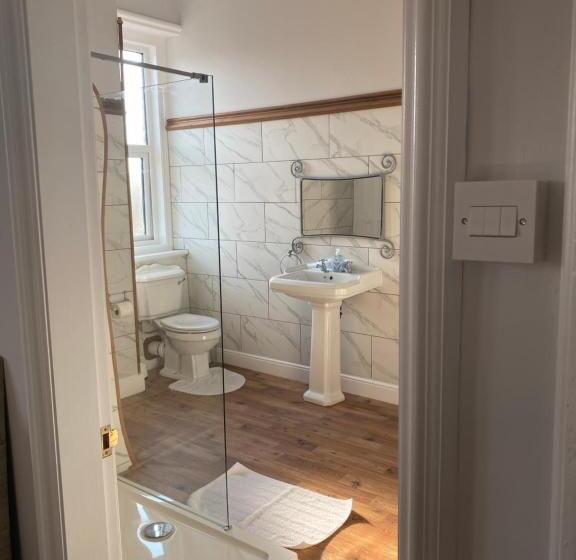 חדר משפחתי דלוקס, St Andrews House