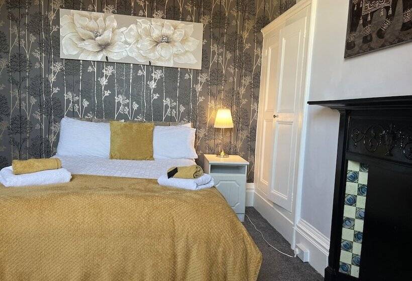 חדר משפחתי, St Andrews House