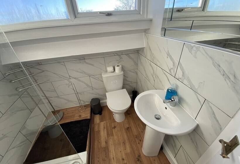 غرفة قياسية, St Andrews House