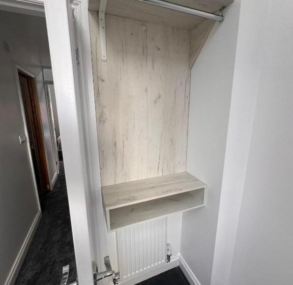 דירת שני חדרים, St Andrews House