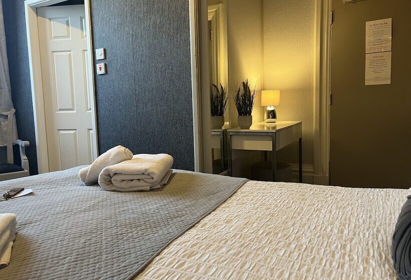 חדר משפחתי, St Andrews House