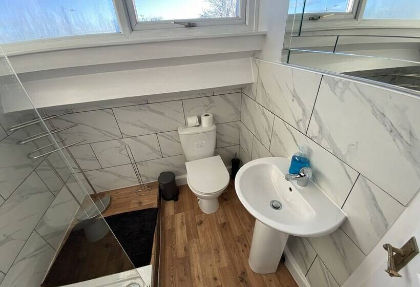 غرفة قياسية, St Andrews House