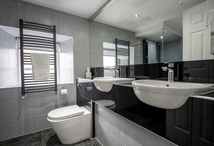 غرفة ديلوكس, Blackbull