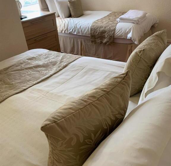 غرفة قياسية ثلاثية حمام مشترك, Sharn Bek