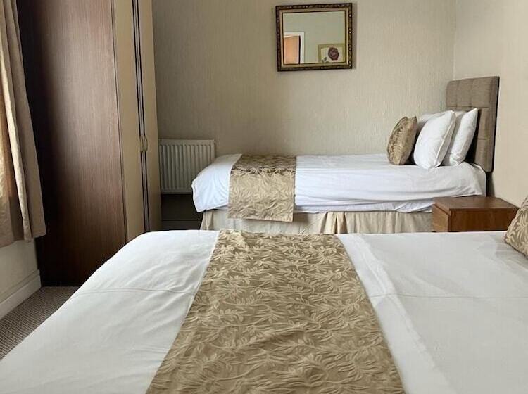 חדר סטנדרט לשלושה, Sharn Bek