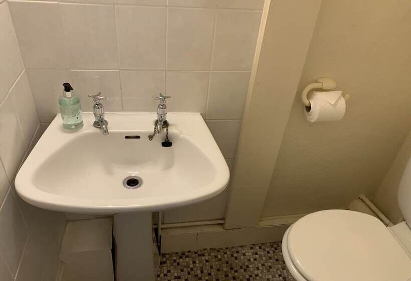 غرفة قياسية ثلاثية حمام مشترك, Sharn Bek