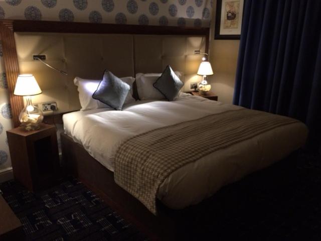 Номер Стандарт, The Crown Wetherspoon