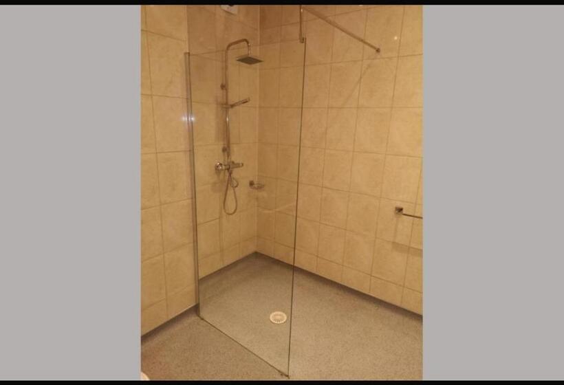 デラックススイート, The R Inn