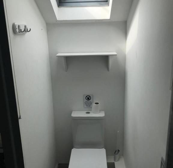 이코노미 룸, Pleck Barn B&b