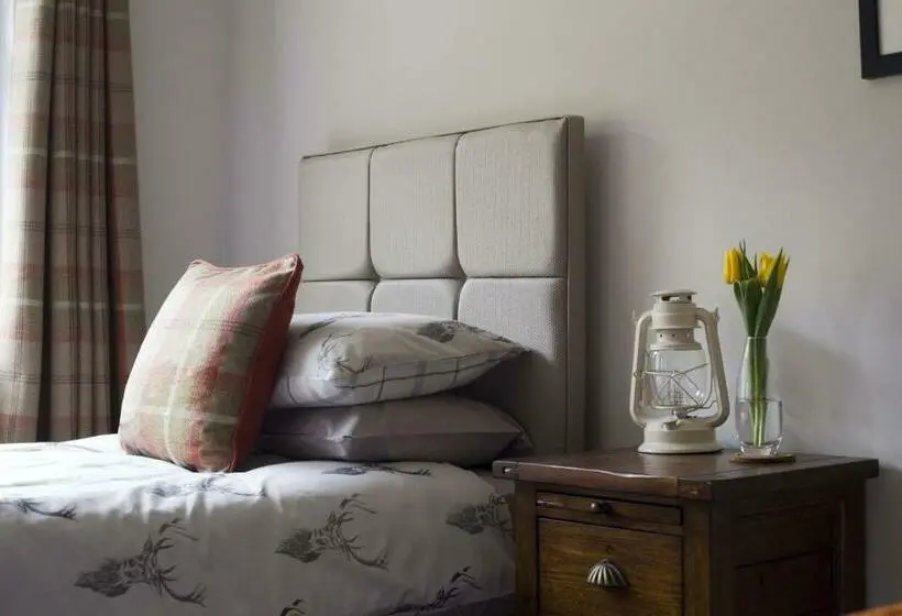 Perhehuone, The Corries B&b