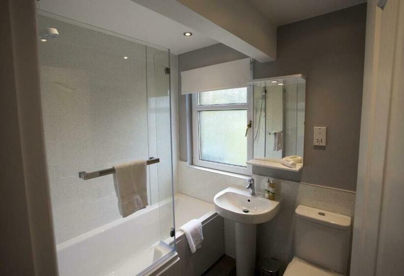 Семейный Номер, The Corries B&b