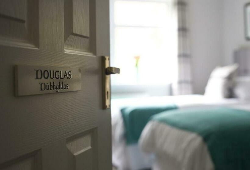 Номер Стандарт, The Corries B&b