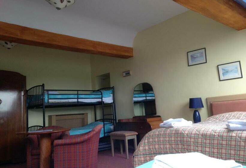 חדר משפחתי, The Old School B&b