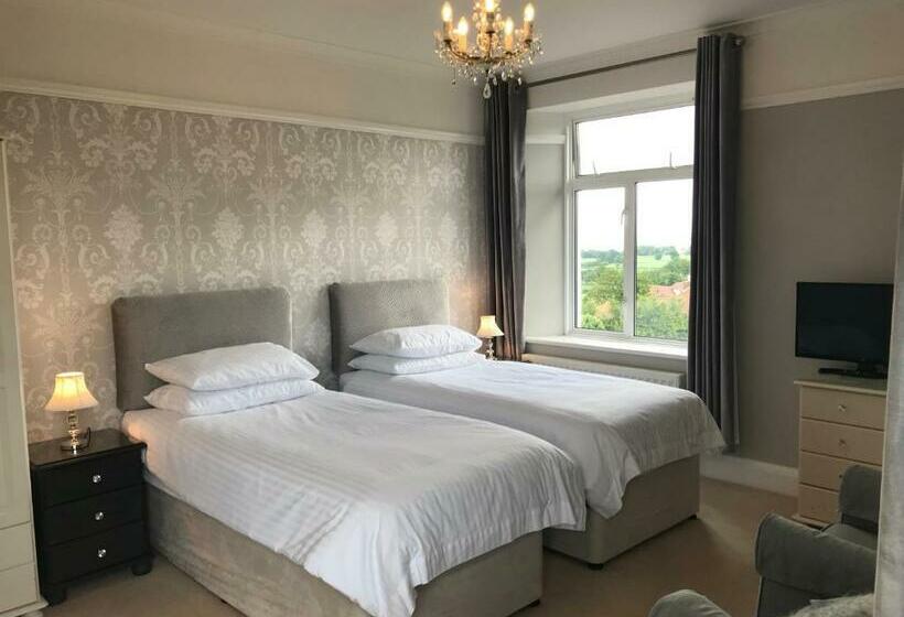 غرفة قياسية, Cedar House