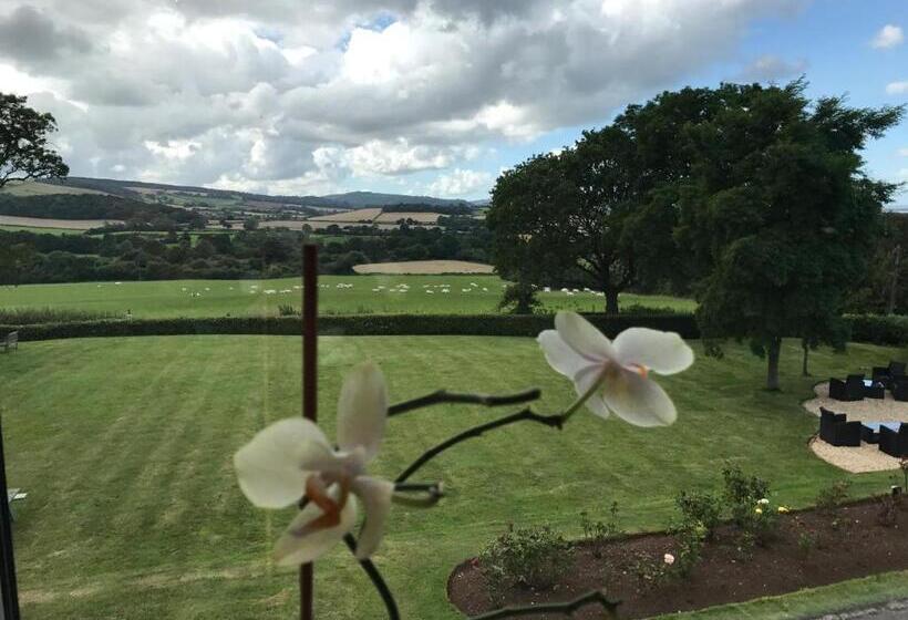 جناح ديلوكس, Cedar House