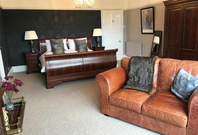 جناح ديلوكس, Cedar House