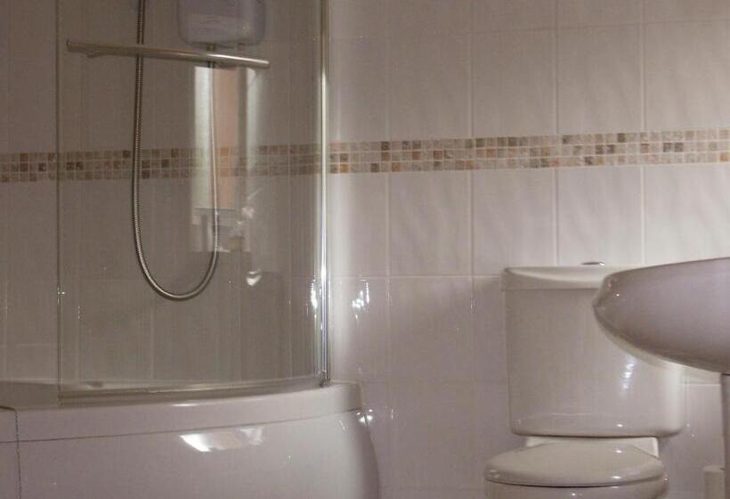 اتاق سوپریور, Compton House