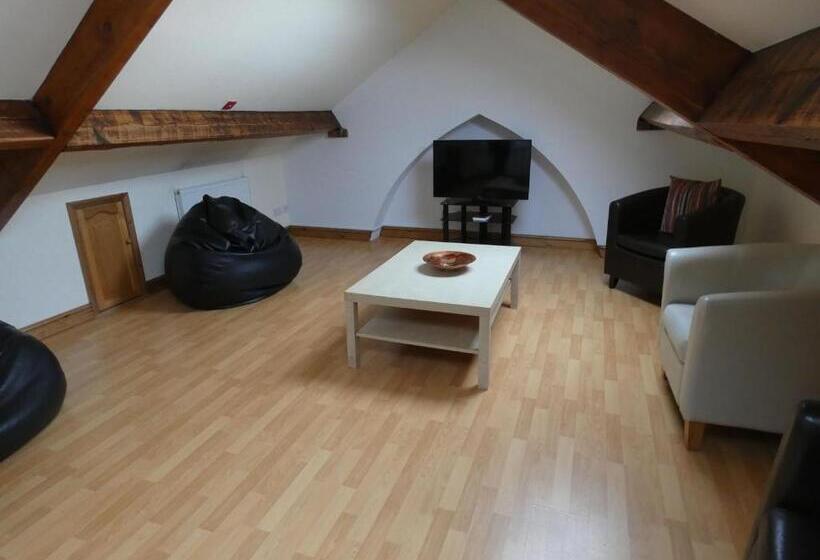 2 Yatak Odalı Daire, Hurst Dene Apart