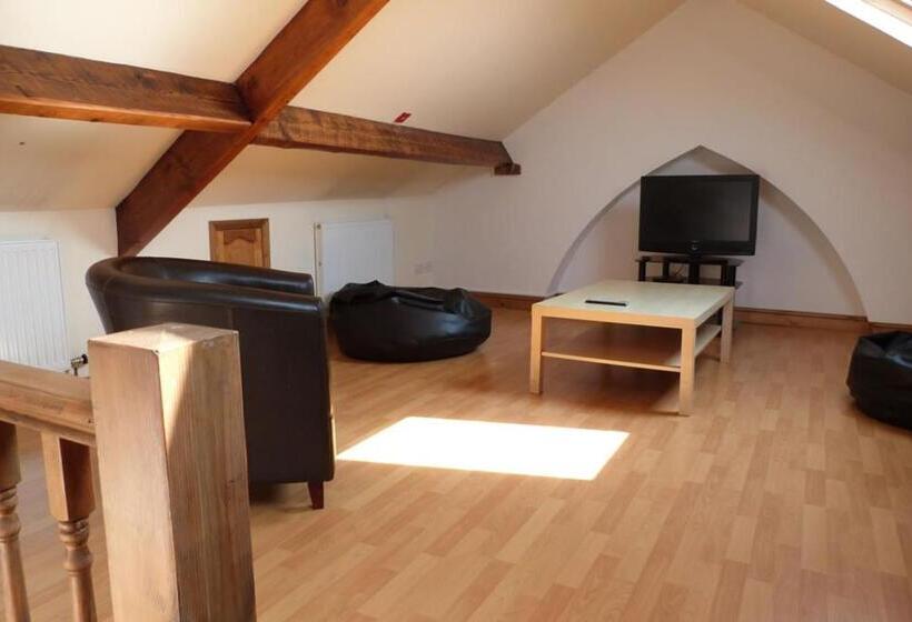 2 Yatak Odalı Daire, Hurst Dene Apart