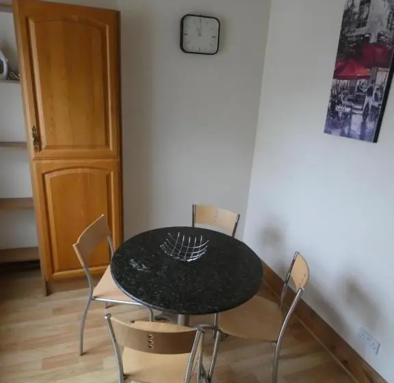 Huoneisto 1 Makuuhuone Parveke, Hurst Dene Apart