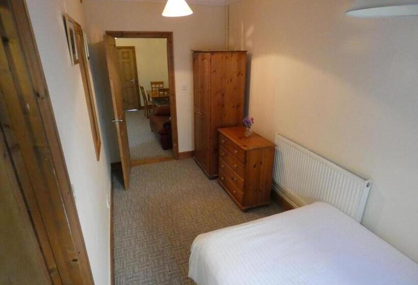 1 Yatak Odalı Zemin Kat Daire, Hurst Dene Apart